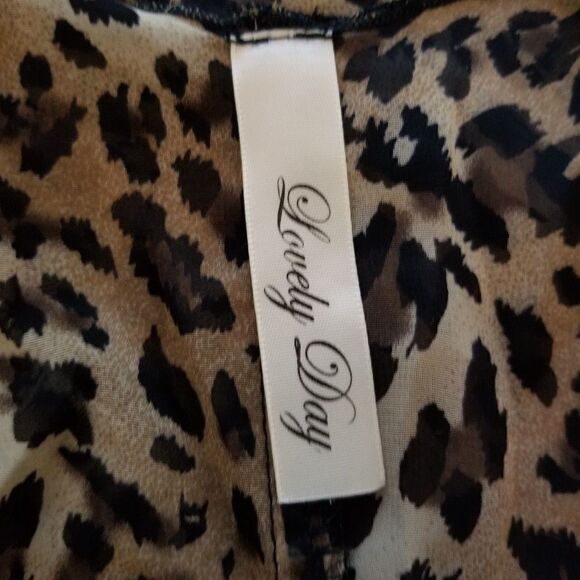 Lovely Day Animal Print Asymmetrical Tank Top. - Picture 5 of 5